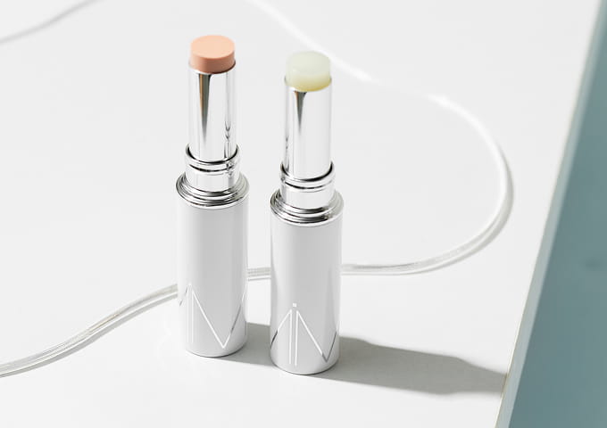 気になるシミをピンポイントケア。スティック美容液の魅力と使い方