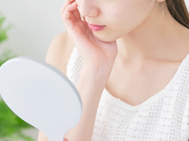 ファンデーションが浮く原因は? スキンケアとメイクを見直して対策しよう