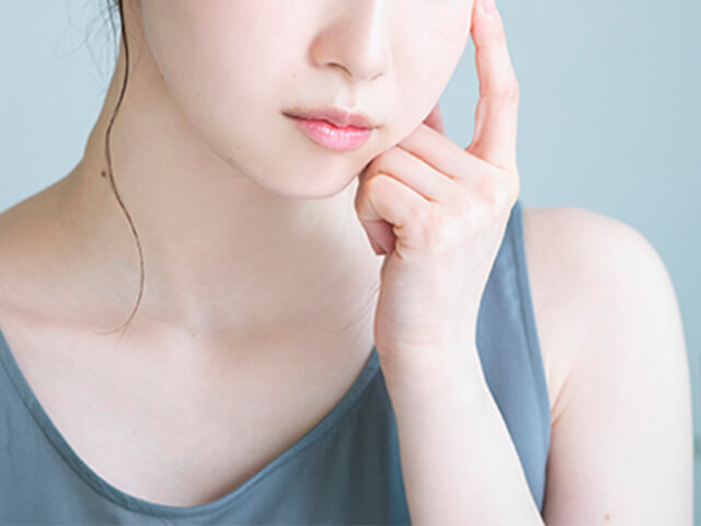 ファンデーションが粉吹きする原因は? 肌を整えるメイクとスキンケアのコツ