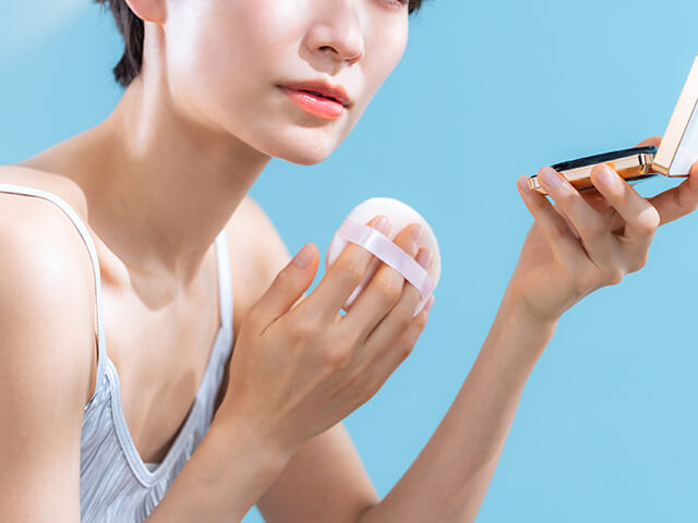 夏でも崩さない！ ファンデーションの塗り方のコツ